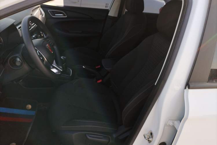 Used Roewe i5 2020 1.5L Manual 4G Connect Luxury Edition
