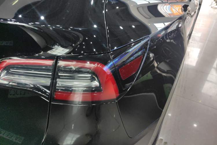 Used Tesla Model Y 2021 Long-Range All-Wheel-Drive Version
