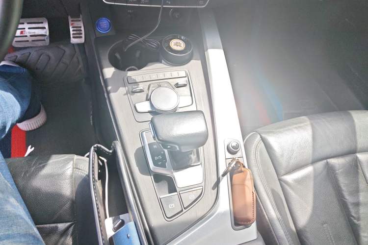 Used Audi A4L 2018 30th Anniversary Edition 40 TFSI Fashion Model
