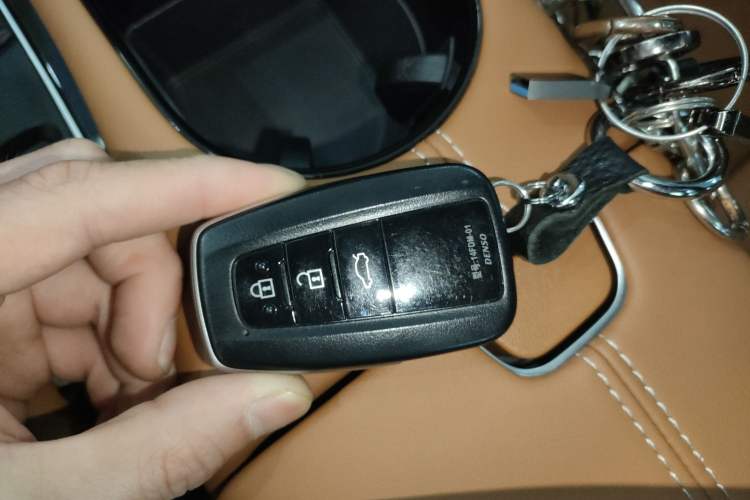 Used Toyota Avalon 2024 Dual-Motor 2.0L Luxury Edition