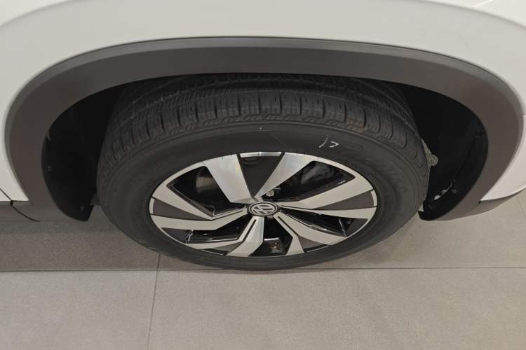 Used Volkswagen Tayron 2019 330TSI Two-Wheel Drive Luxury Model China VI Standard Right Front Wheel Hub