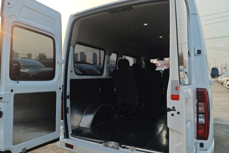 Used SAIC MAXUS Xintu V80 2025 PRO Aoyuntong 2.0T Automatic Long-Wheelbase Mid-Roof Model with 6/7/8/9 Seats
