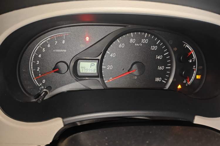 Used Toyota SIENNA  Odometer Close Up