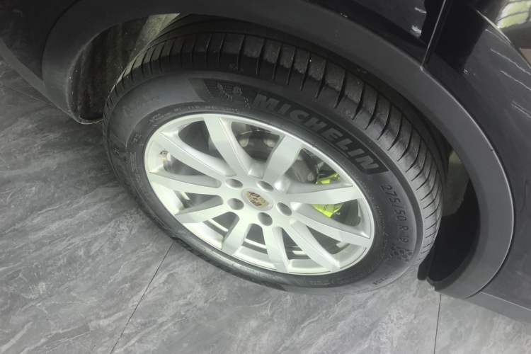 Used Porsche Cayenne E-Hybrid 2019 Cayenne E-Hybrid 2.0T Right Rear Wheel Hub