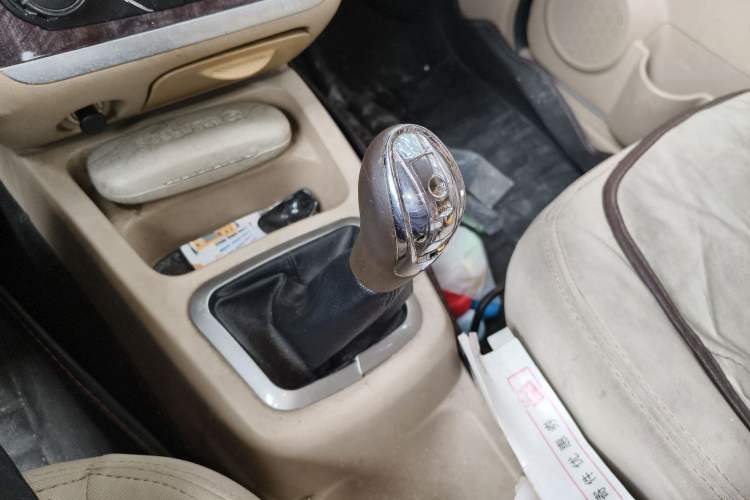 Used BAIC Weiwang M30 2015 1.5L Basic Version BJ415B Gear Lever