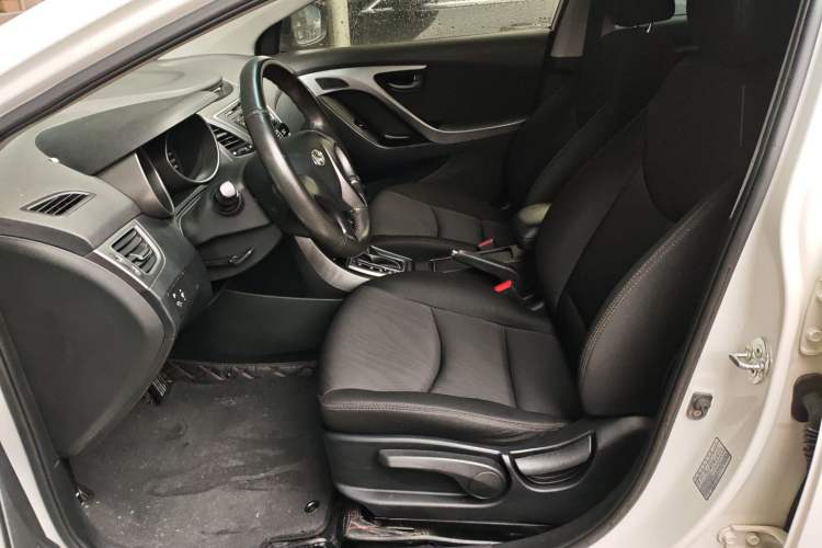 Used Hyundai Elantra (5th Generation / Langdong) 2016 1.6L Automatic Smart Version