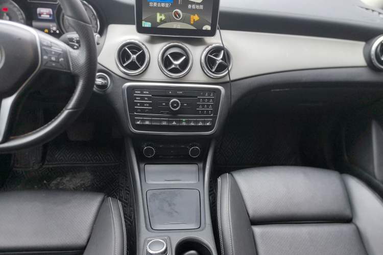 Used Mercedes-Benz GLA 2016 GLA 220 4MATIC Fashion Edition Audio And AC Panel