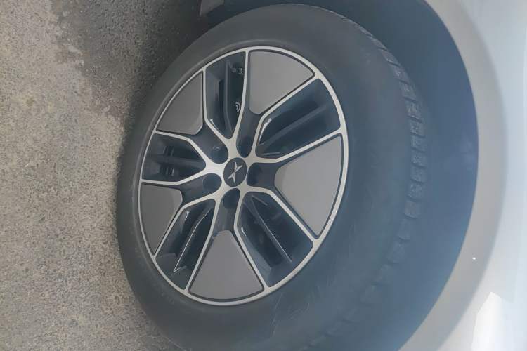 Used XPeng P7 2023 P7i 702 Pro Right Front Wheel Hub