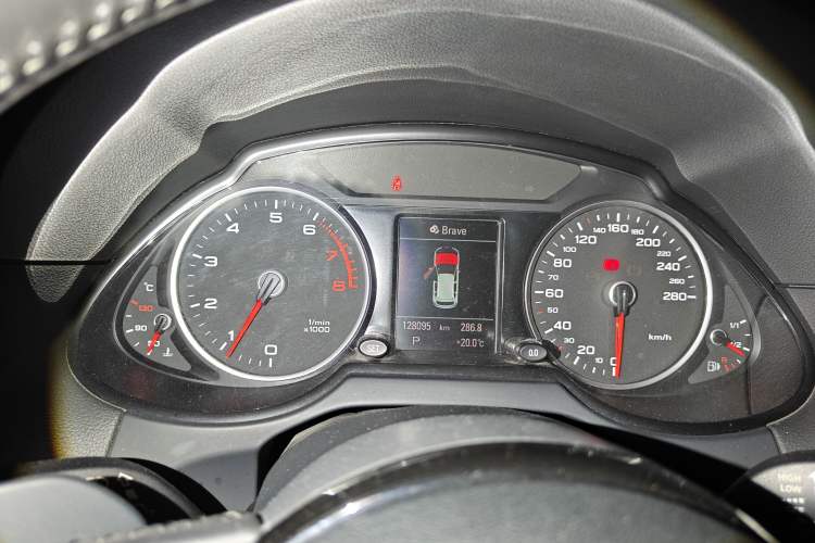 Used Audi Q5 2015 40 TFSI Luxury Model
