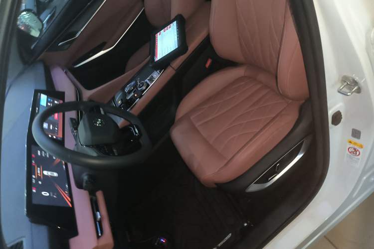 Used CHANGAN CS75 PLUS 2024 3rd Generation Champion Edition 1.5T Intelligent Drive Dynamic Model
