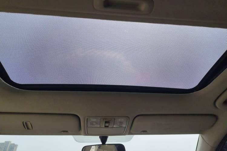 Used Hyundai Verna (older generation) 2014 1.4L Manual Top-Tier Model TOP