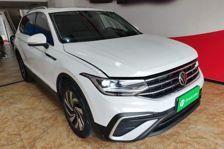 Used Volkswagen Tiguan L 2022 330TSI Automatic Two-Wheel Drive Smart Edition Front Right 45 Deg