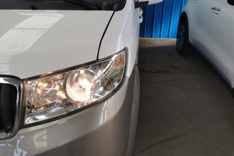 Used Jinbei New Hiace X30L 2023 1.5L Wealth Edition Van 2/5 Seats Non-Air-Conditioned Version SWC15M