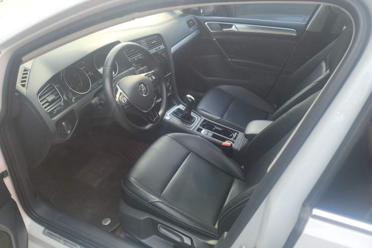 Used Volkswagen Golf 2020 Zhiai Edition 200TSI DSG Comfortable & Ambitious Version
