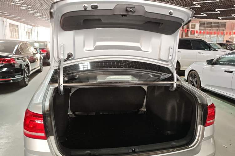 Used Volkswagen Lavida 2015 1.6L Automatic Fashion Edition
