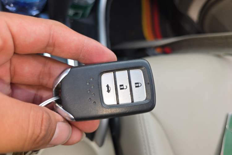 Used Honda Crider 2013 1.8L automatic luxury edition Vehicle Key