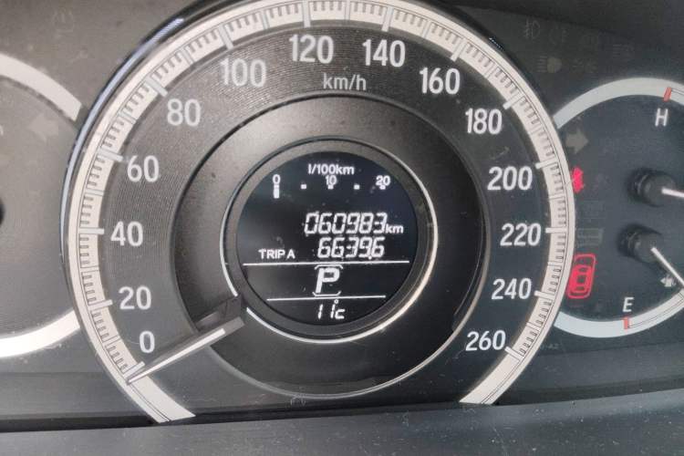 Used Honda Accord 2016 2.0L Comfort Edition Odometer Close Up