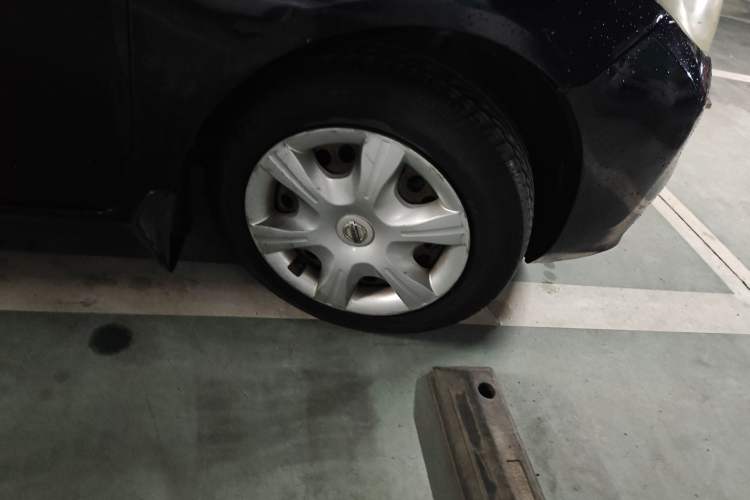 Used Nissan Sunny 2011 1.5XE CVT Comfort Edition Right Front Wheel Hub