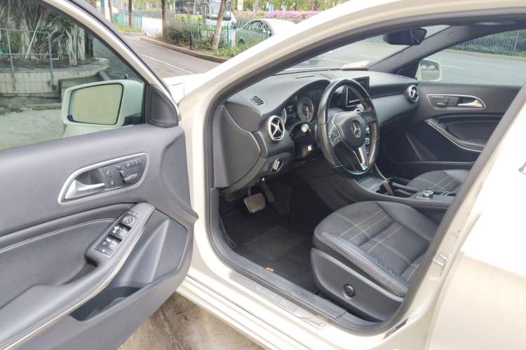 Used Mercedes-Benz A-Class 2015 A 200 Fashion Model