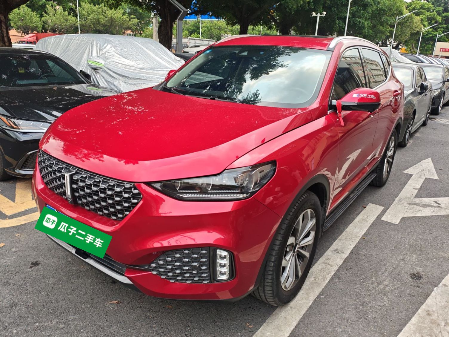 تحت مقدمة السيارة