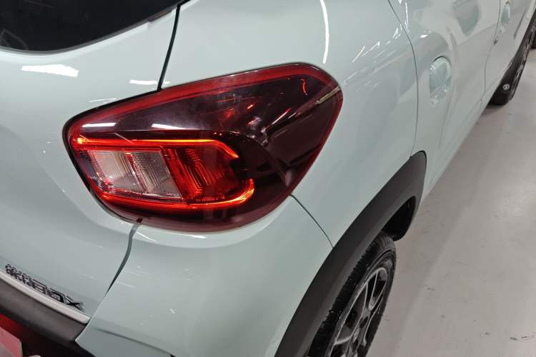 Used Dongfeng NAMMI BOX 2022 Revised Light Wind Edition 201 km Standard Version
