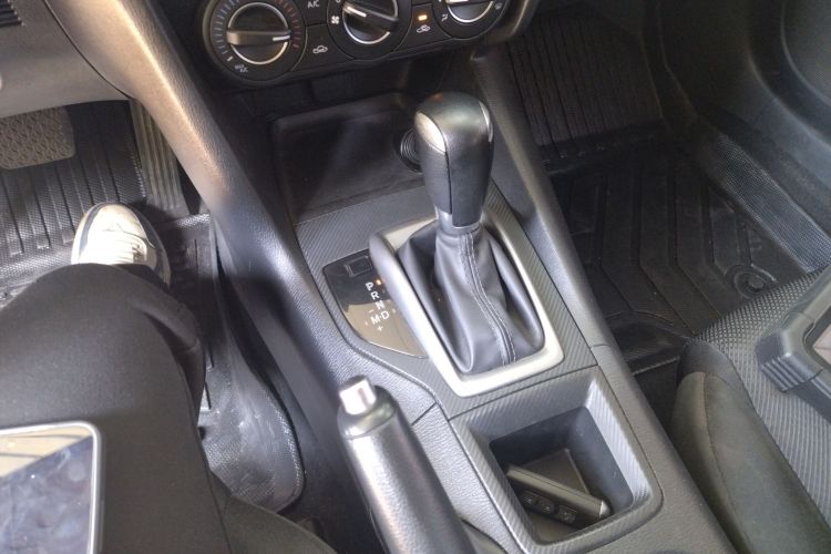 Used Mazda 3 Axela 2017 Sedan 1.5L Automatic Comfort Model Emission Standard China V Gear Lever