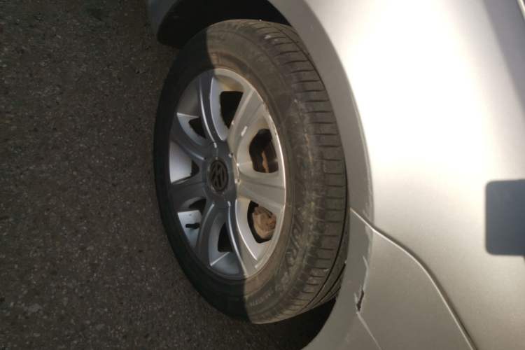 Used Volkswagen Lavida 2011 1.6L Automatic Premium Edition Right Front Wheel Hub