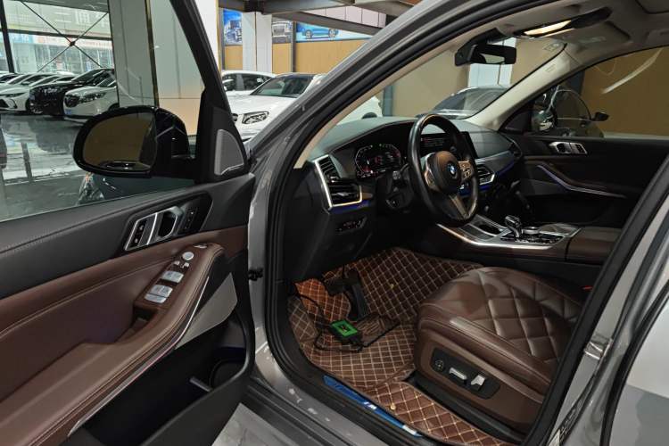 Used BMW X5 2022 Restyled xDrive 30Li Luxury Version M Sport Package
