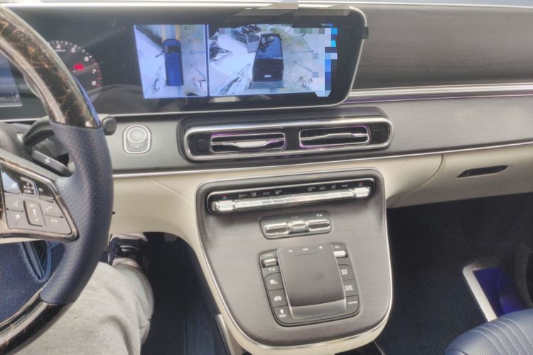 Used Mercedes-Benz Vito 2024 2.0T Elite Version 7 Seats Audio And AC Panel