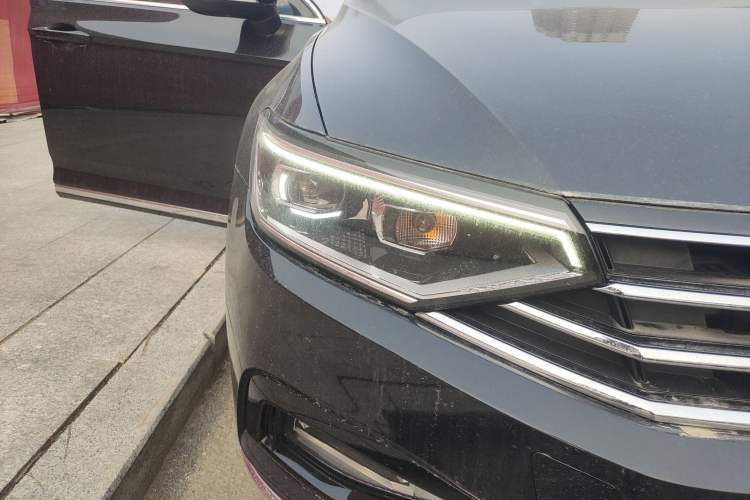 Used Volkswagen Magotan 2020 330TSI DSG Luxury Edition Right Front Headlight