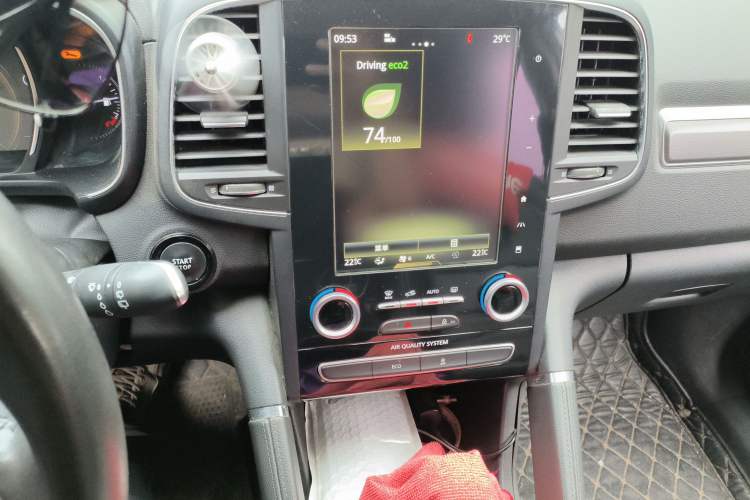 Used Renault Koleos 2018 2.0L Two-Wheel-Drive Luxury Edition Audio And AC Panel