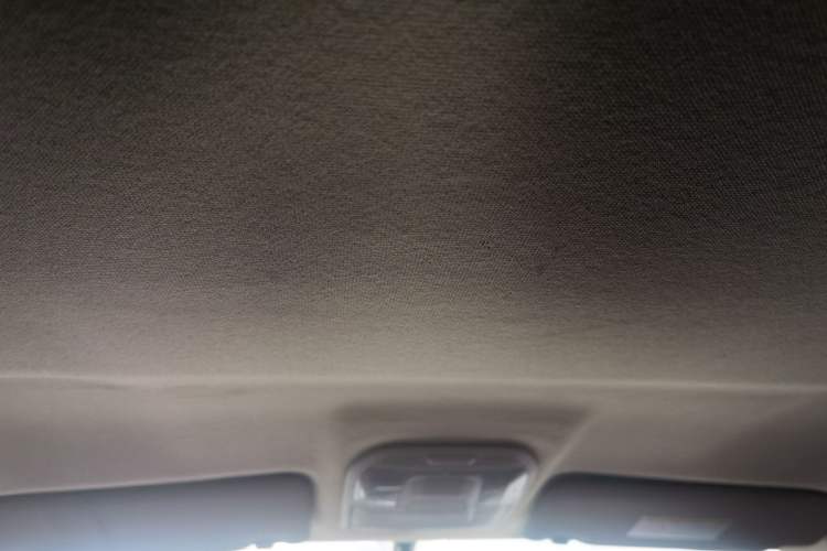 Used Isuzu D-MAX 2023 2.5T Manual 4x4 Diesel Flagship Long Wheelbase Headliner