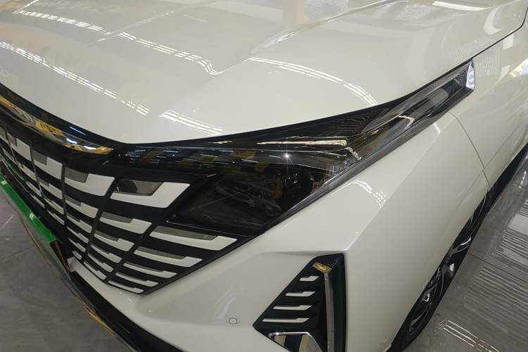 Used CHANGAN UNI-Z New Energy 2024 Blue Whale Smart Electric iDD 125km Excellence Model Left Front Headlight