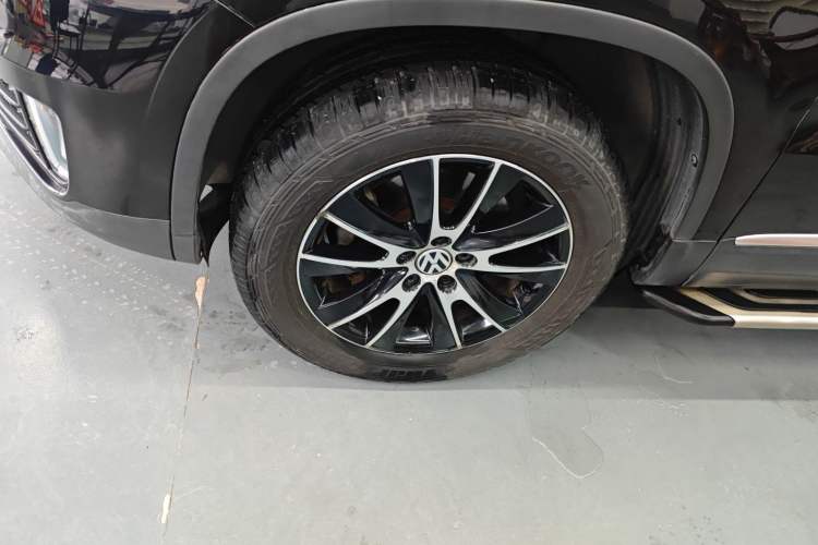 Used Volkswagen Tiguan 2015 1.8TSI Automatic Two-Wheel Drive Luxury Model Left Front Wheel Hub