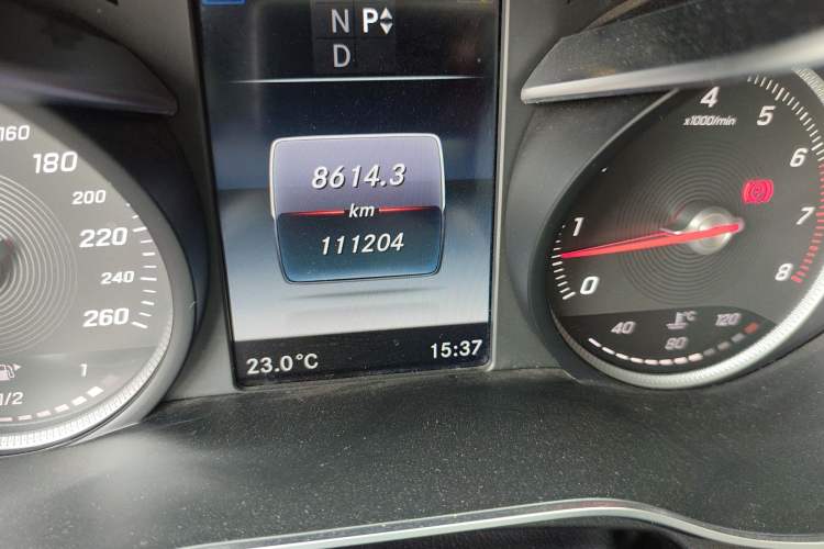 Used Mercedes-Benz C-Class 2017 C 200 L Sport Edition Odometer Close Up