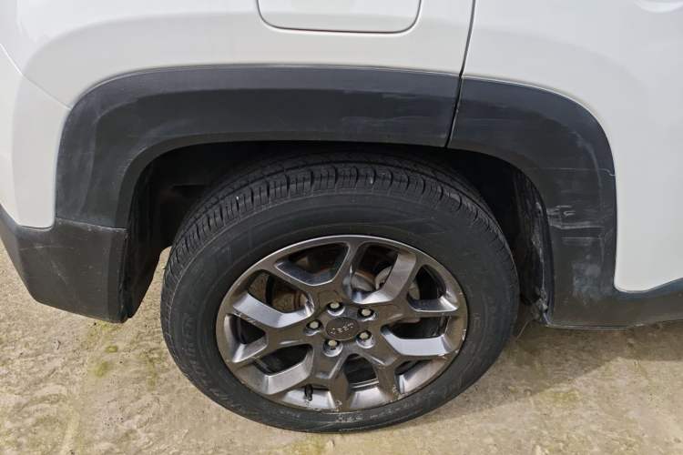 Used Jeep Renegade 2018 Connected Large Screen Version 180T Automatic Kinetic Edition+ Right Rear Wheel Hub