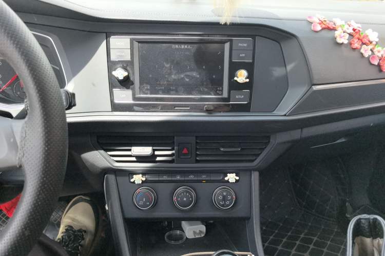 Used Volkswagen Sagitar 2019 200TSI Manual Fashion Edition China VI Audio And AC Panel