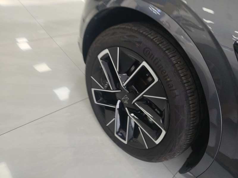 Used Avatr 11 2025 Max All-Electric Four-Wheel Drive — 22