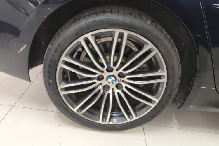 Used BMW 5 Series 2018 530Li Luxury Edition M Sport Package Right Rear Wheel Hub