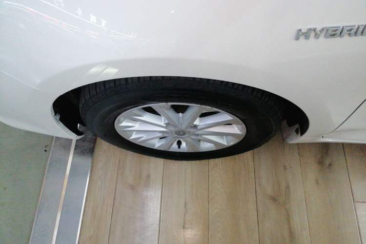 Used Toyota Camry 2015 Dual-Engine 2.5 HG Luxury Navigation Edition Left Front Wheel Hub