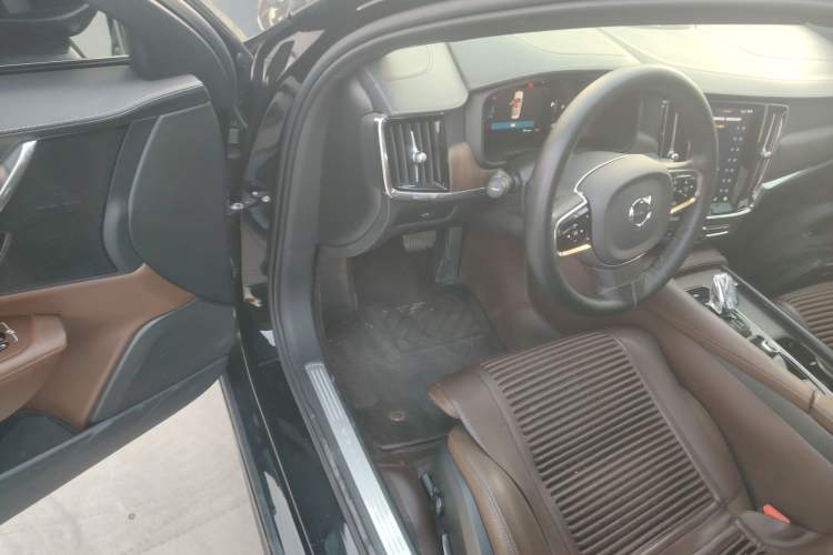 Used Volvo S90 2023 B5 Zhiyuan Luxury Edition