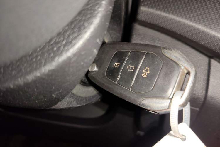 Used SAIC MAXUS T60 2017 2.0T Gasoline Automatic Two-Wheel Drive High-Ride Elite Standard Cabin