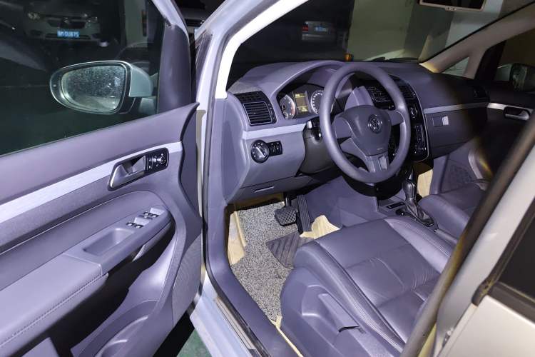 Used Volkswagen Touran 2015 1.4T DSG Comfort Edition 5 Seats Driver Seat