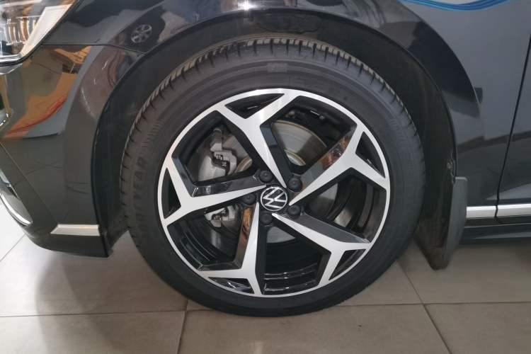 Used Volkswagen Magotan 2023 2 Million Units Limited Edition 330TSI DSG Leading Version
