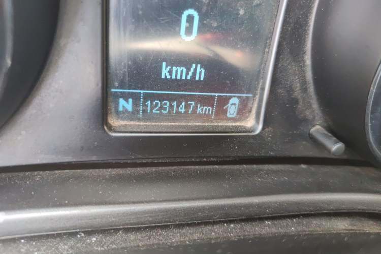 Used Buick Regal 2013 1.6T Automatic Elite Sport Edition Odometer Close Up