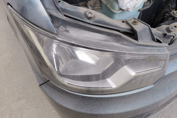 Used FAW Jiabao V80 2014 1.5L Logistics Comfort Model Right Front Headlight