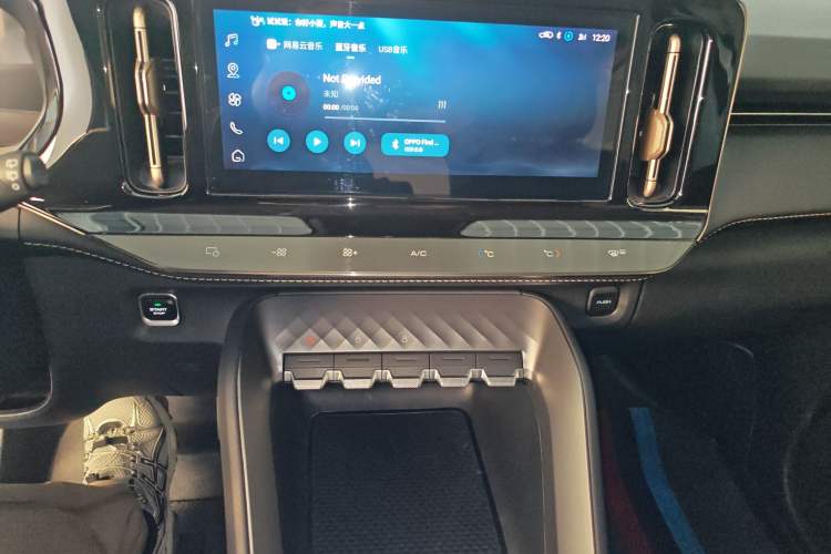 Used Wuling Xingyun 2023 2.0L DHT Standard Edition Audio And AC Panel