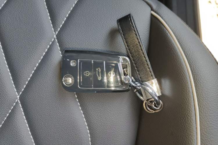 Used Volkswagen Tiguan L 2024 Outstanding Model 300TSI Automatic Two-Wheel Drive Longteng Edition
