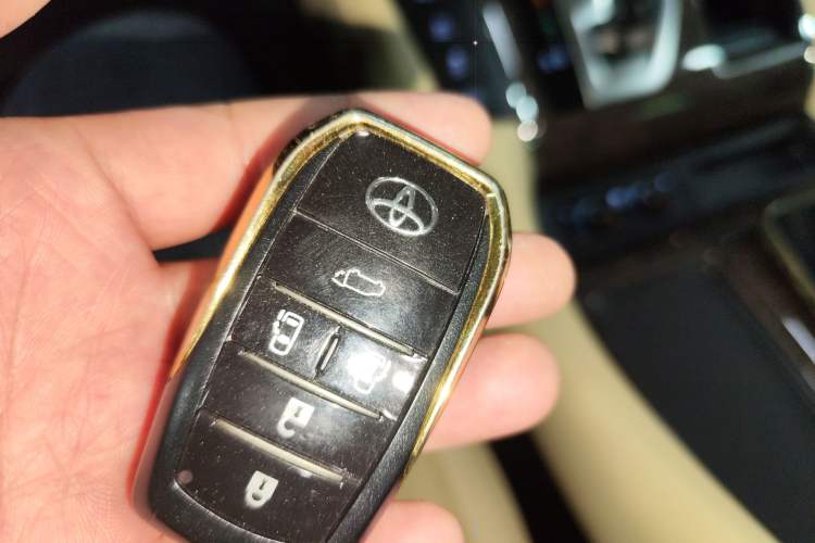 Used Toyota Vellfire 2023 Crown Dual-Engine 2.5L HV Ultimate Edition
