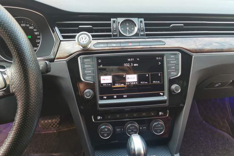 Used Volkswagen Magotan 2017 330TSI DSG Luxury Model Audio And AC Panel